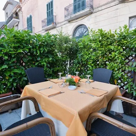 La Pergola 3* サンタ・マリア・ディ・カステッラバーテ